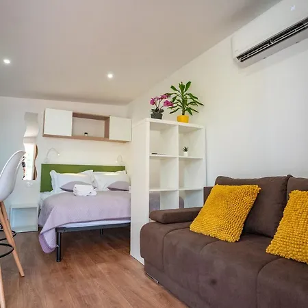 Mobile Homes At Kamp alanı Ugljan