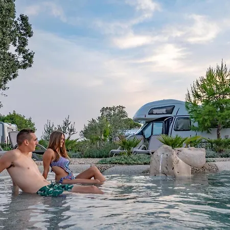 Mobile Homes At 2* Ugljan