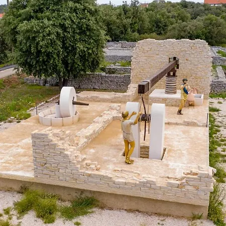 Kamp alanı Mobile Homes At Ugljan