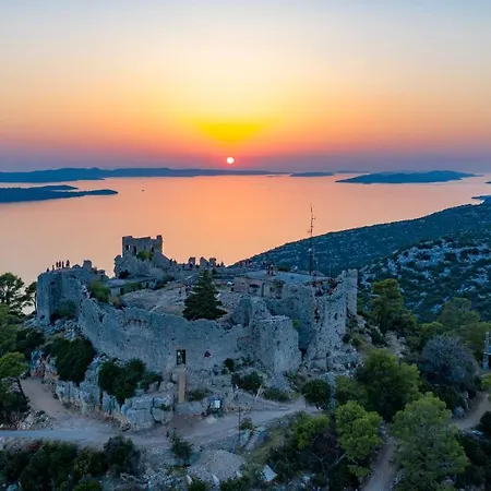 Mobile Homes At Kamp alanı Ugljan