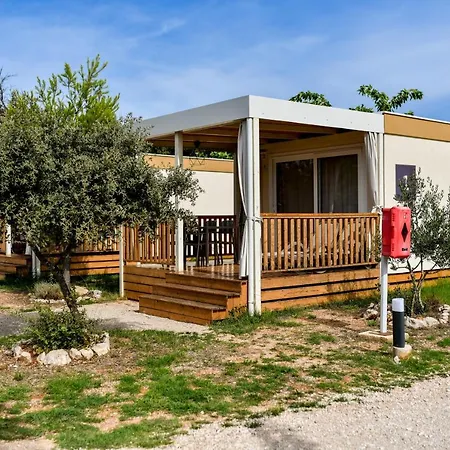 Mobile Homes At 2*