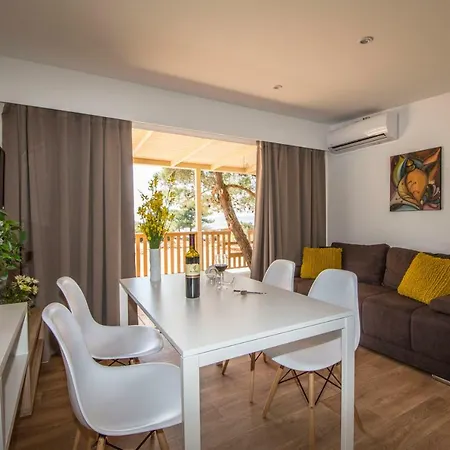 Mobile Homes At Kamp alanı Ugljan