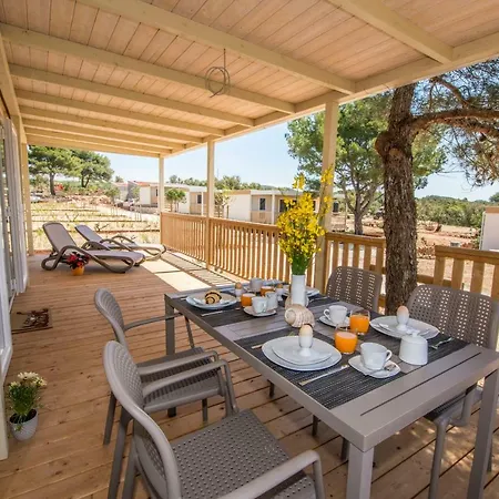 Mobile Homes At 2* Ugljan