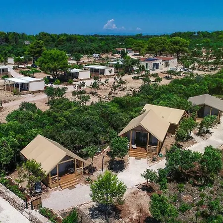 Kamp alanı Mobile Homes At