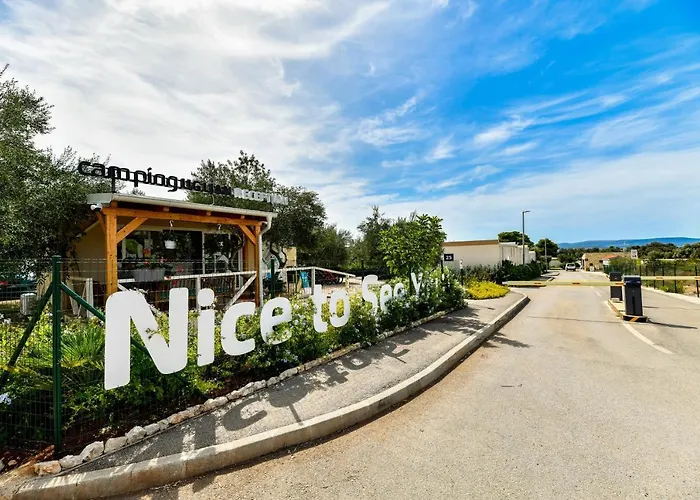 Mobile Homes At キャンプ場 2*