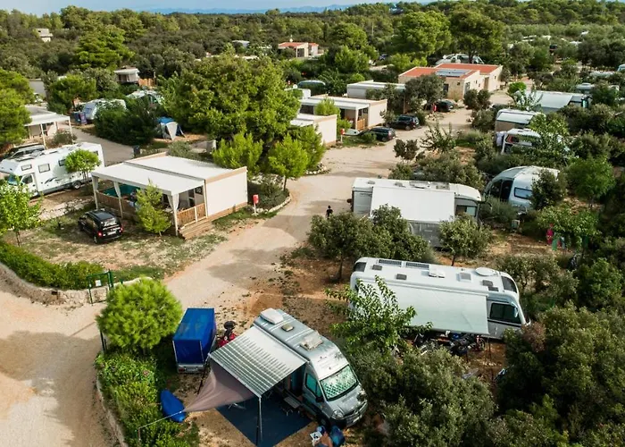 キャンプ場 Mobile Homes At