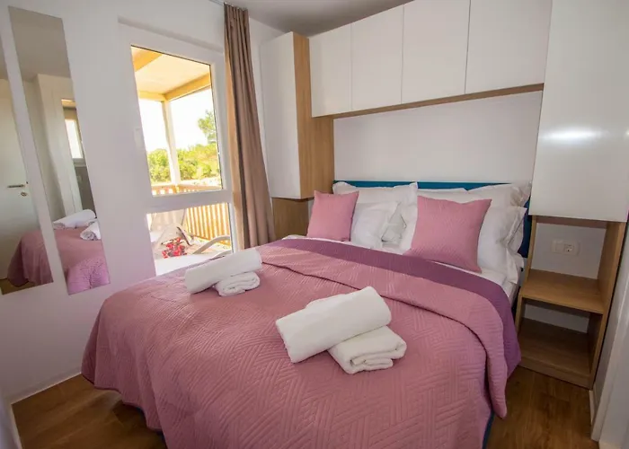 Mobile Homes At אתר קמפינג אוגייאן