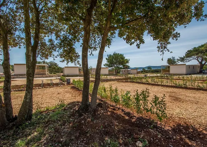 אתר קמפינג Mobile Homes At אוגייאן
