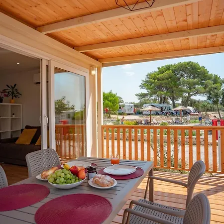 营地 Mobile Homes At 2*