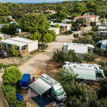 营地 Mobile Homes At