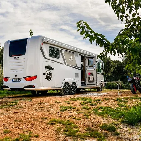 营地 Mobile Homes At