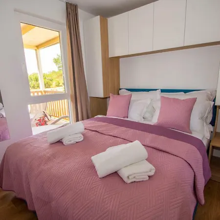 Mobile Homes At キャンプ場 ウグリャン