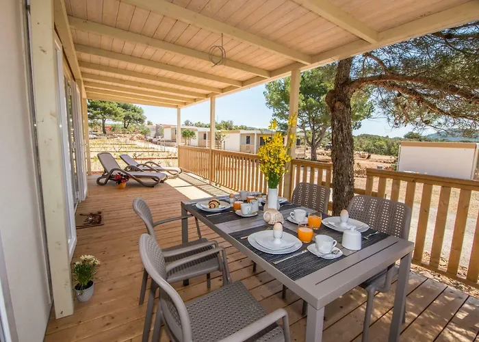 Mobile Homes At 2* Ugljan