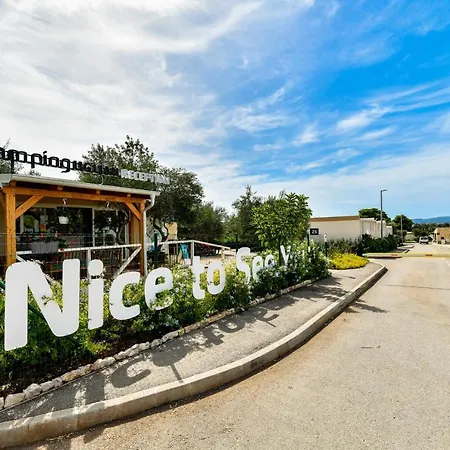 Mobile Homes At אתר קמפינג 2*