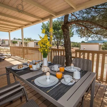 Mobile Homes At אתר קמפינג 2*