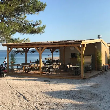 Mobile Homes At אתר קמפינג אוגייאן